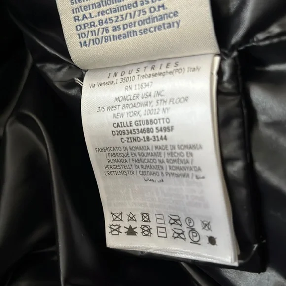 MONCLER
Black Down Velvet Daos Jacket - Picture 15 of 17